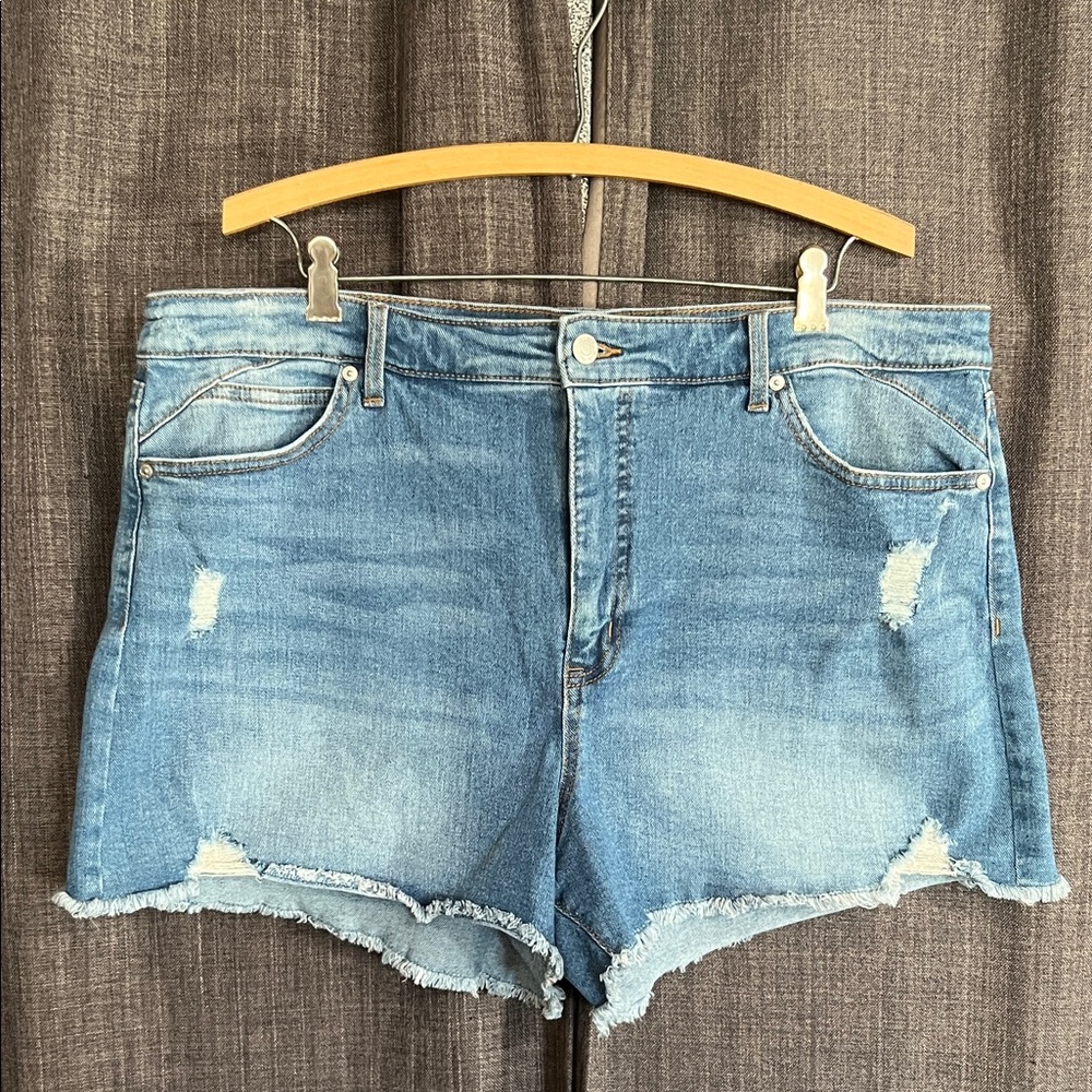 Sofia vergara chi denim jean shorts raw hem medium wash size 18